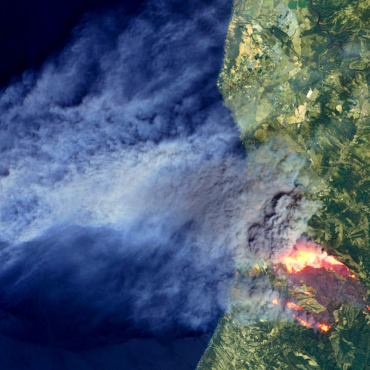 foto-de-satelite-mostra-incendio-florestal-intenso-e-fumaca-cobrindo-parte-de-portugal