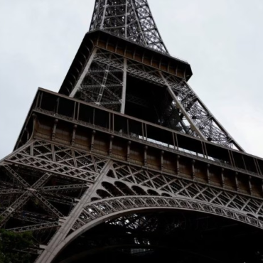 torre-eiffel-e-fechada-apos-ameaca-de-bomba,-diz-policia