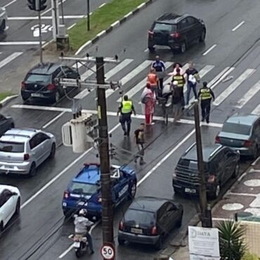 mulher-fica-ferida-apos-acidente-de-moto-na-avenida-da-praia-de-santos,-sp