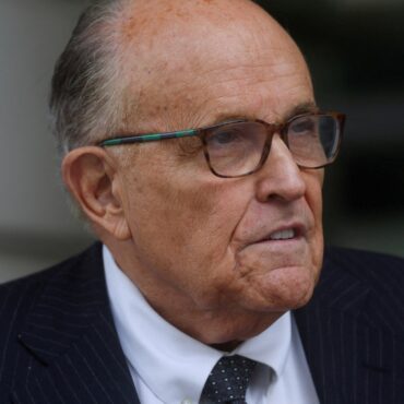 para-rudy-giuliani,-o-fundo-do-poco-nao-tem-limite