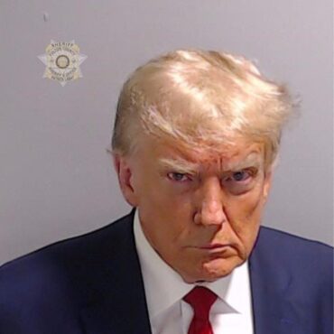 policia-divulga-‘mug-shot’-de-donald-trump