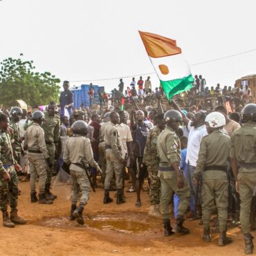 junta-militar-no-poder-no-niger-expulsa-embaixador-frances-do-pais