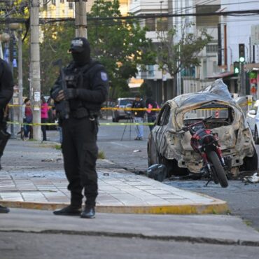 dois-carros-bomba-explodem-em-quito;-nao-ha-registro-de-vitimas