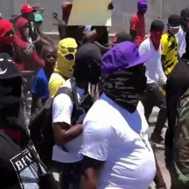 gangue-no-haiti-abre-fogo-contra-igreja,-deixando-20-mortos