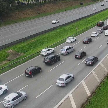 motoristas-enfrentam-estradas-lotadas-em-direcao-ao-litoral-de-sp-no-feriado-da-independencia