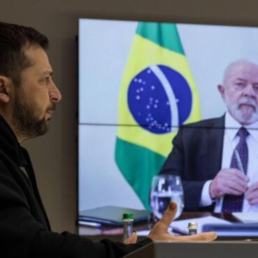 desentendimentos,-desencontros-e-troca-de-farpas:-lembre-como-foi-a-relacao-entre-lula-e-zelensky-ate-agora