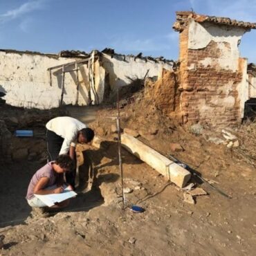 as-escavacoes-arqueologicas-que-trazem-novas-revelacoes-sobre-o-cotidiano-de-escravizados-em-portugal