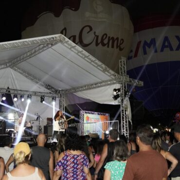 festival-de-balonismo-reune-16-mil-pessoas,-em-guaruja