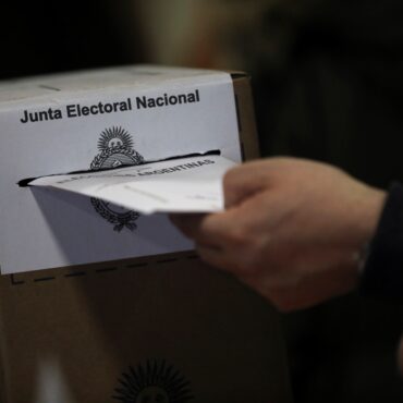 eleicoes-na-argentina:-candidatos-a-presidencia-participam-de-1o-debate