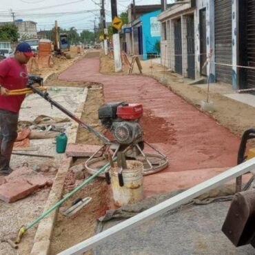 ciclovia-comeca-a-ser-construida-na-avenida-alvaro-guimaraes,-na-zona-noroeste-de-santos,-sp