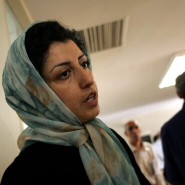 quem-e-narges-mohammadi,-ganhadora-do-premio-nobel-de-2023