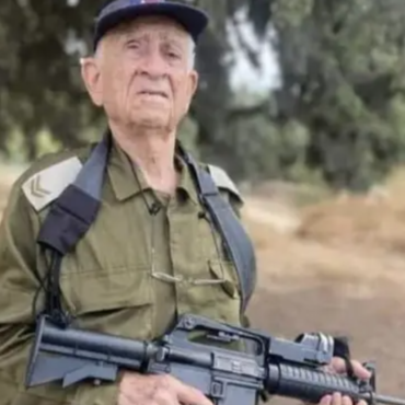 aos-95-anos,-veterano-continua-ativo-nas-forcas-de-defesa-de-israel