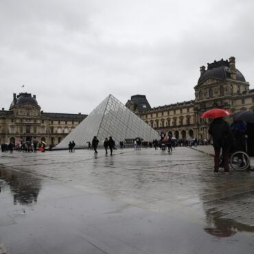 museu-do-louvre-e-fechado-apos-receber-ameaca-por-escrito