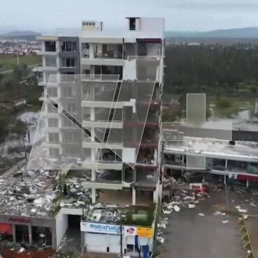 mexico-cria-ponte-aerea-para-levar-ajuda-e-tirar-turistas-de-acapulco-apos-passagem-do-furacao-otis;-nao-ha-vitimas-brasileiras,-segundo-o-itamaraty