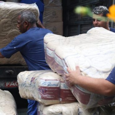 fundo-social-de-guaruja-recebe-1200-cestas-basicas-e-1.500-cobertores-do-governo-estadual