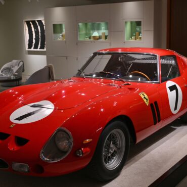 ferrari-de-1962:-conheca-o-carro-leiloado-por-r$-255-milhoes-em-nova-york