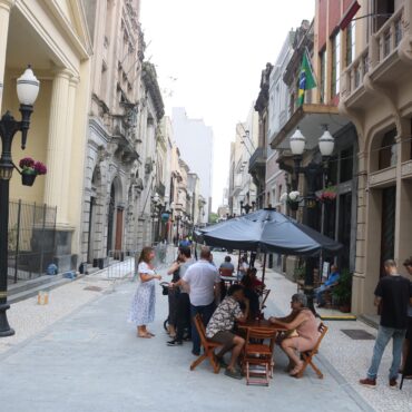 rua-xv-de-novembro,-em-santos,-ganha-boulevard-apos-obras-de-revitalizacao