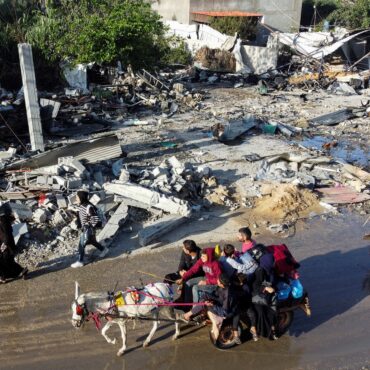 apos-tregua,-palestinos-comecam-a-voltar-para-casa-na-faixa-de-gaza