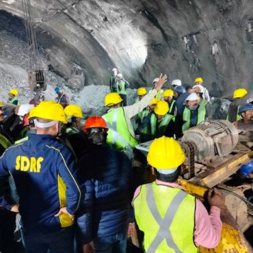 equipe-de-resgate-chega-a-trabalhadores-presos-ha-16-dias-em-tunel-na-india