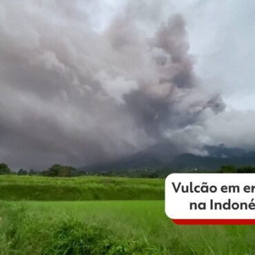 video:-vulcao-entra-em-erupcao-na-indonesia-e-lanca-cinzas-a-3-km-de-altura;-montanhistas-sao-resgatados