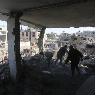 israel-intensifica-ataques-em-khan-younes,-maior-cidade-do-sul-de-gaza