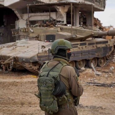cinco-soldados-israelenses-morrem-em-conflitos-em-gaza;-palestinos-saqueiam-caminhao-de-ajuda-humanitaria