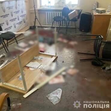video:-deputado-explode-granadas-em-reuniao-de-prefeitura-na-ucrania;-ha-mais-de-20-feridos