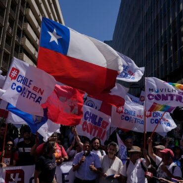 chilenos-rejeitam-constituicao-conservadora-para-substituir-texto-da-era-da-ditadura