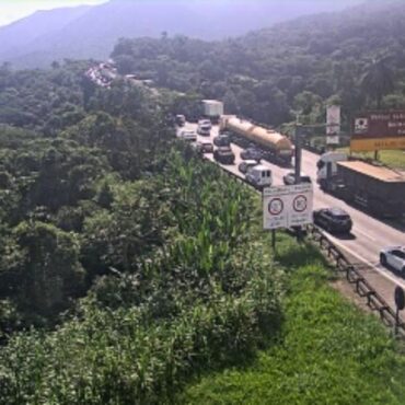 motoristas-enfrentam-mais-de-20-km-de-congestionamento-nas-rodovias-do-litoral-de-sp