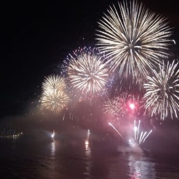 guaruja,-sp,-tera-15-minutos-de-queima-de-fogos-no-reveillon;-veja-os-pontos