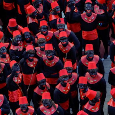 grupos-antirracistas-criticam-‘blackface’-em-desfiles-de-reis-na-espanha