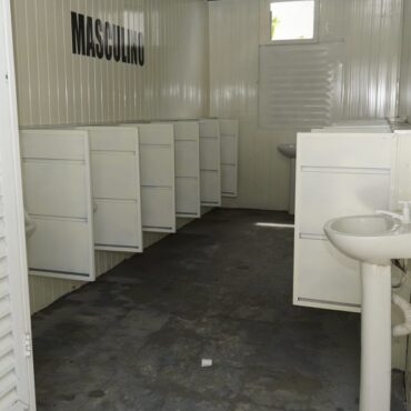 guaruja-instala-modulos-com-banheiros-em-praias-urbanas