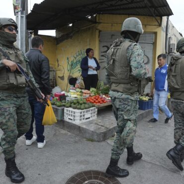 presidente-do-equador-declara-‘conflito-armado-interno’-e-poe-exercito-contra-faccoes-criminosas-apos-onda-de-violencia;-pais-tem-toque-de-recolher