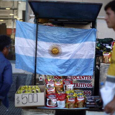 argentina-deve-atingir-em-dezembro-inflacao-mensal-mais-alta-desde-1990