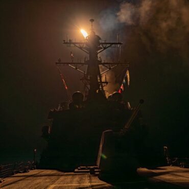 ira-condena-bombardeio-contra-houthis-no-iemen,-e-rebeldes-afirmam-que-vao-continuar-a-atacar-navios-no-mar-vermelho