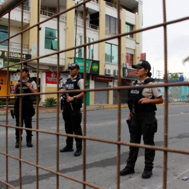 todos-os-funcionarios-carcerarios-feitos-refens-no-equador-foram-libertados,-afirma-autoridade-local