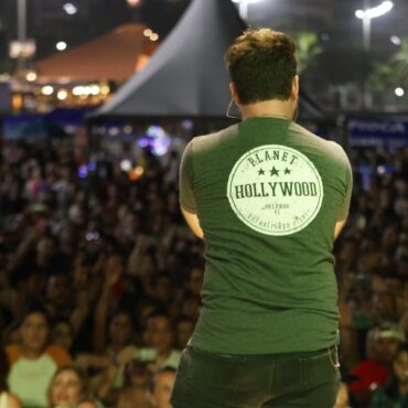 programacao-do-dia-de-santo-amaro-leva-45-mil-pessoas-a-shows-em-guaruja