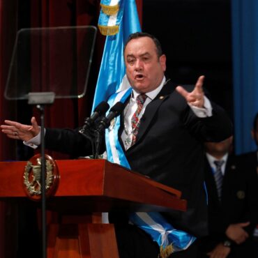 eua-veta-a-entrada-do-ex-presidente-da-guatemala-no-pais,-giammattei-e-investigado-por-‘corrupcao’
