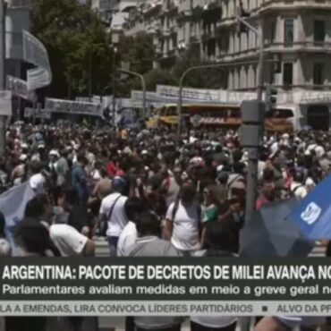 milei-enfrenta-paralisacao-geral-na-argentina;-policia-tenta-proibir-bloqueio-de-vias