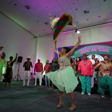 uniao-imperial-leva-a-pedra-azeviche-e-a-relevancia-da-negritude-para-o-carnaval-santista