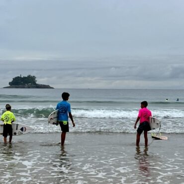 surf-mirim-domina-a-praia-do-pernambuco-neste-fim-de-semana