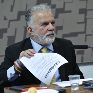 em-meio-a-crise,-itamaraty-convoca-embaixador-de-israel-para-reuniao-e-manda-diplomata-brasileiro-voltar-de-tel-aviv