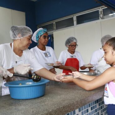 guaruja-garante-seguranca-alimentar-de-estudantes-com-mais-de-810-mil-refeicoes-mensais