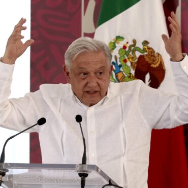 presidente-do-mexico-nao-gosta-de-reportagem,-revela-no-de-telefone-de-jornalista-na-tv-e-depois-
justifica:-‘estava-me-caluniando’