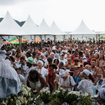 24a-festa-de-iemanja-reune-multidao-em-santos