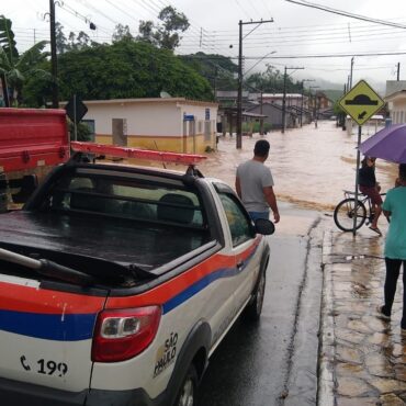 chuva-forte-eleva-nivel-de-rios-e-provoca-pontos-de-alagamento-no-interior-de-sp