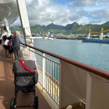 cruzeiro-impedido-de-atracar-nas-ilhas-mauricio-por-risco-a-saude-e-liberado,-e-passageiros-desembarcam