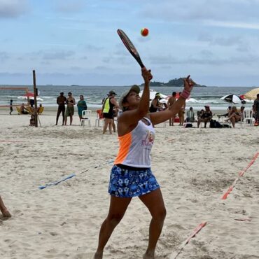 torneio-de-beach-tennis-promove-esporte-em-celebracao-ao-dia-da-mulher