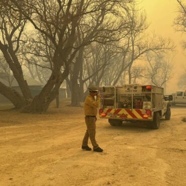 serie-de-incendios-florestais-no-texas-faz-estados-unidos-fecharem-deposito-com-armas-nucleares