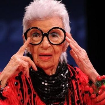 iris-apfel:-quem-era-a-estilista-e-‘icone-da-moda’-americana-morta-aos-102-anos